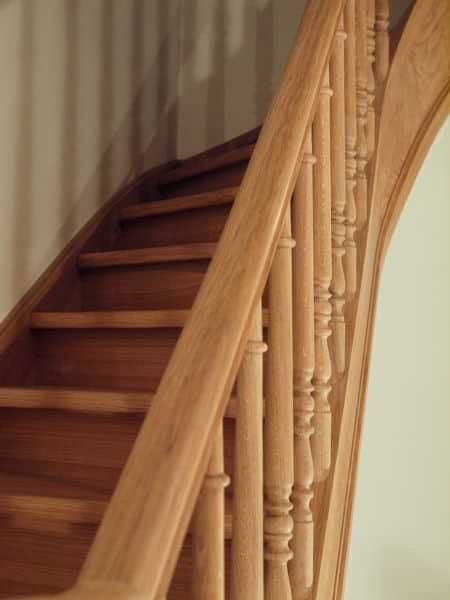 houten trap klassieke stijl